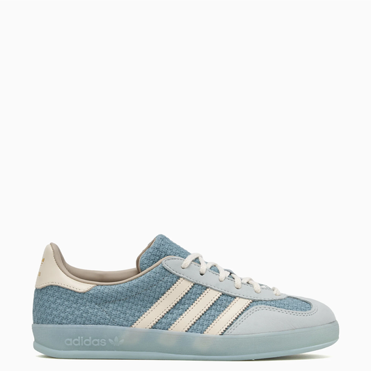 Gazelle Indoor Light Blue & White